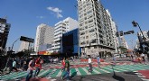 Faixa liga calçada da Consolação a ponto de ônibus. André Porto/Metro